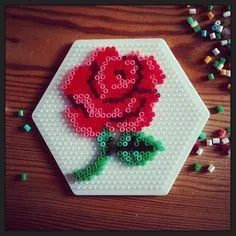 Kwiaty z koralików do prasowania – inspiracja 16