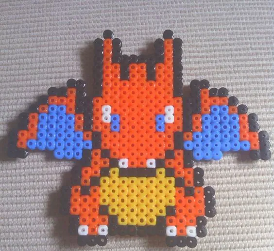 Charizard z koralików do prasowania – inspiracja 1