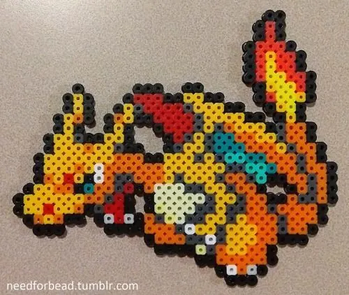 Charizard z koralików do prasowania – inspiracja 2