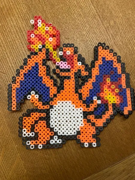 Charizard z koralików do prasowania – inspiracja 3