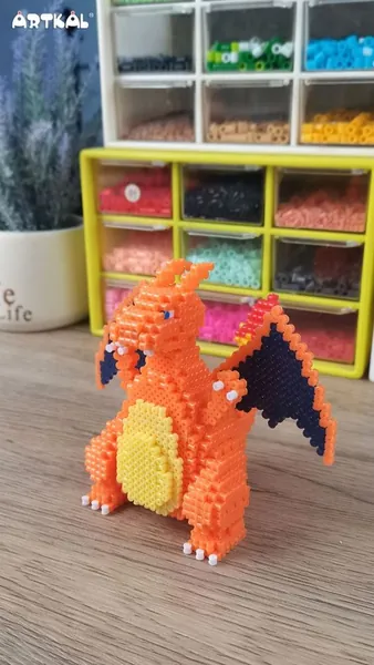 Charizard z koralików do prasowania – inspiracja 9