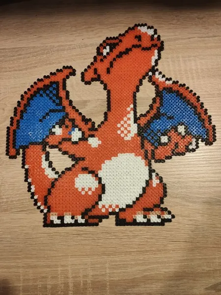 Charizard z koralików do prasowania – inspiracja 10