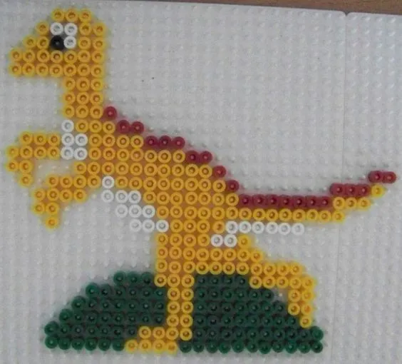 Dinozaury z koralików do prasowania – inspiracja 3