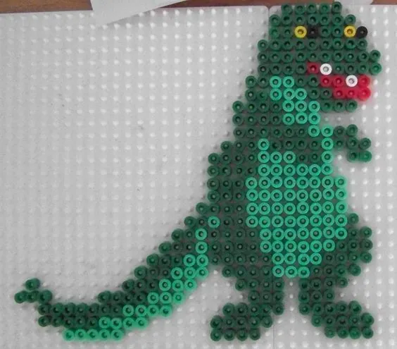 Dinozaury z koralików do prasowania – inspiracja 7