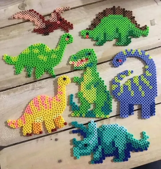 Dinozaury z koralików do prasowania – inspiracja 11
