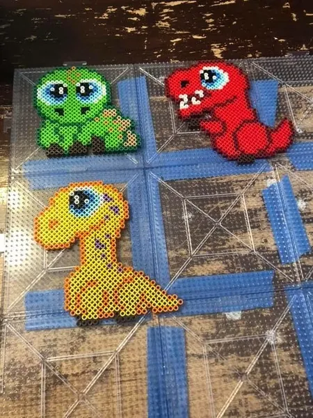 Dinozaury z koralików do prasowania – inspiracja 16