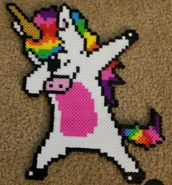 Jednorożec z koralików do prasowania – Dabicorn