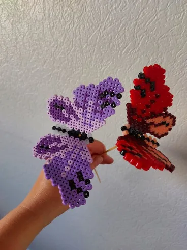 Motyl z koralików do prasowania – inspiracja 1
