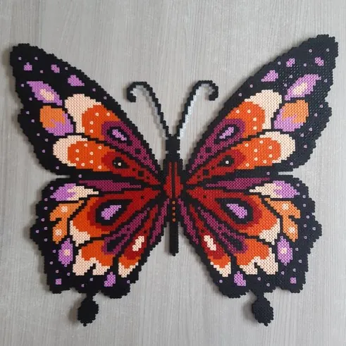 Motyl z koralików do prasowania – inspiracja 3