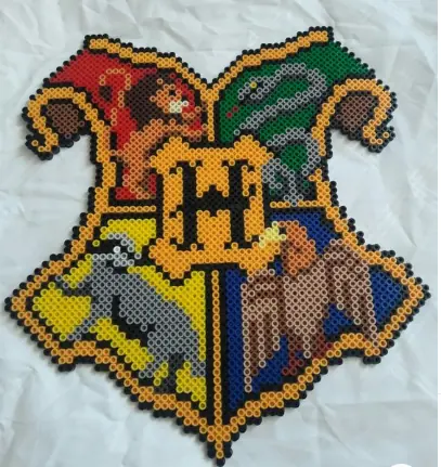 Harry Potter z koralików do prasowania – Herb Hogwartu