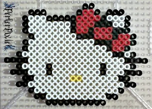 Hello Kitty z koralików do prasowania – inspiracja 2