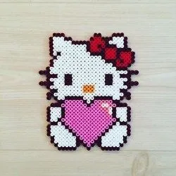 Hello Kitty z koralików do prasowania – inspiracja 4
