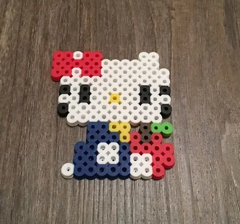 Hello Kitty z koralików do prasowania – inspiracja 9
