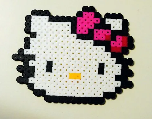 Hello Kitty z koralików do prasowania – inspiracja 13