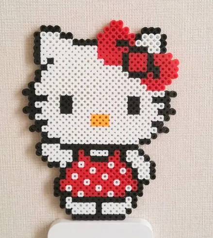 Hello Kitty z koralików do prasowania – inspiracja 17