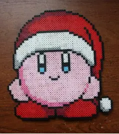 Boże Narodzenie z koralików do prasowania – Świąteczny Kirby