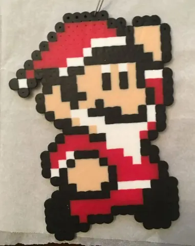 Boże Narodzenie z koralików do prasowania – Świąteczny Mario