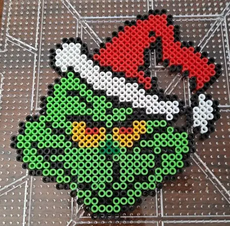 Boże Narodzenie z koralików do prasowania – Grinch