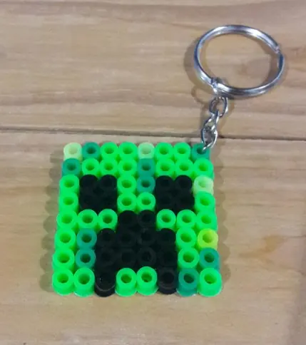 Minecraft z koralików do prasowania – Creeper