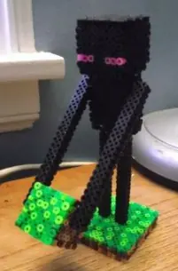 Minecraft z koralików do prasowania – Enderman
