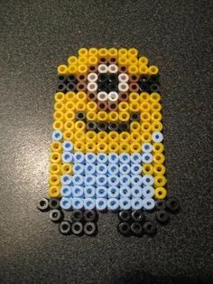 Minionki z koralików do prasowania – inspiracja 5
