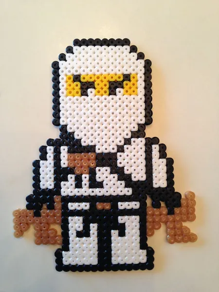 Ninjago z koralików do prasowania – inspiracja 6