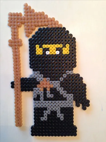 Ninjago z koralików do prasowania – inspiracja 14
