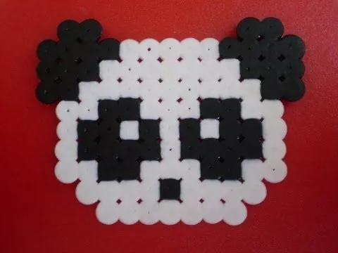 Panda z koralików do prasowania – inspiracja 1