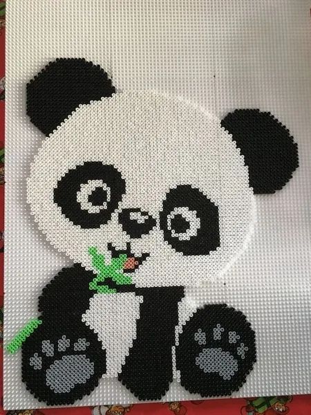 Panda z koralików do prasowania – inspiracja 14