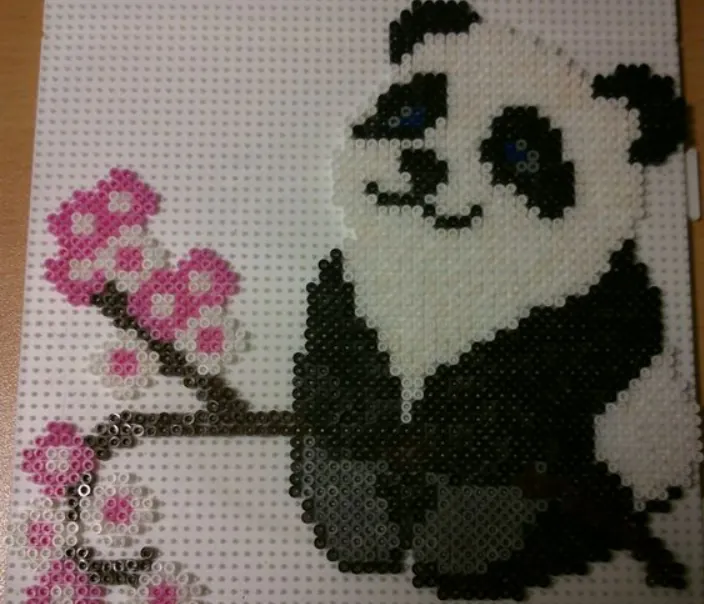 Panda z koralików do prasowania – Panda z bambusem