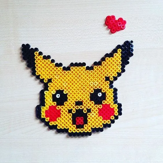 Pikachu z koralików do prasowania – inspiracja 1