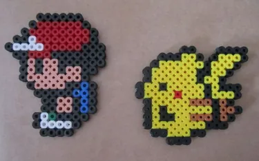 Pikachu z koralików do prasowania – Mini Ash i mini Pikachu