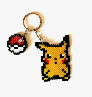 Pokémon z koralików do prasowania – Pikachu z Pokéballem