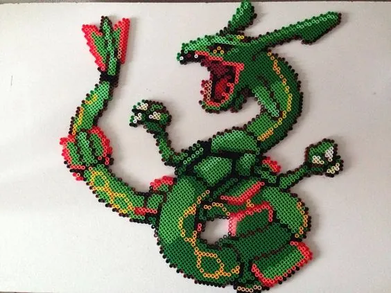 Rayquaza z koralików do prasowania – inspiracja 2