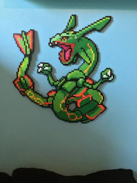 Rayquaza z koralików do prasowania – inspiracja 3