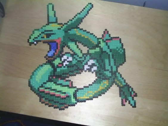 Rayquaza z koralików do prasowania – inspiracja 4