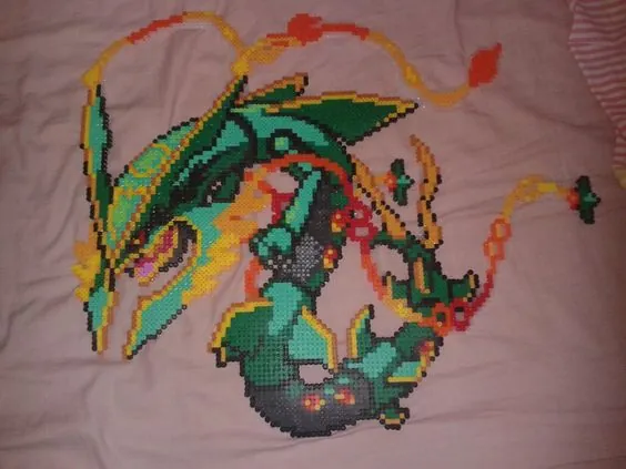 Rayquaza z koralików do prasowania – inspiracja 8