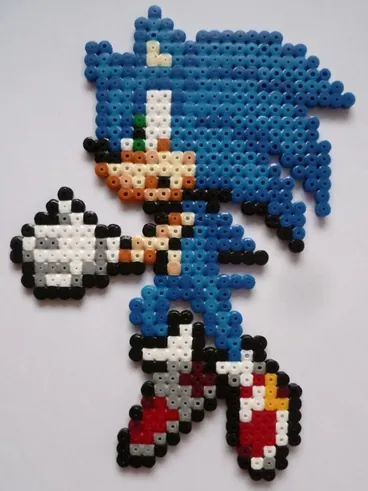 Sonic z koralików do prasowania – inspiracja 1