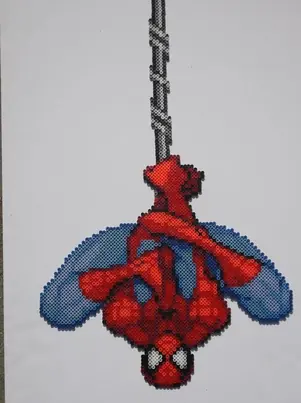 Spider-Man z koralików do prasowania – inspiracja 8