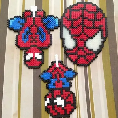 Spider-Man z koralików do prasowania – inspiracja 14
