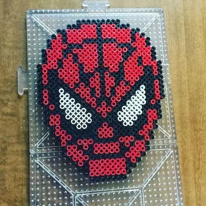 Spider-Man z koralików do prasowania – inspiracja 18