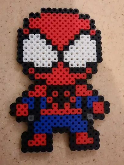 Spider-Man z koralików do prasowania – Mini Spider-Man