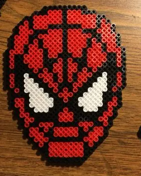 Spider-Man z koralików do prasowania – Maska Spider-Mana