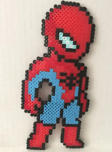 Spider-Man z koralików do prasowania – Klasyczny Spider-Man – cała postać