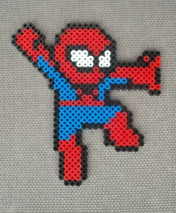 Spider-Man z koralików do prasowania – Spider-Man w ataku