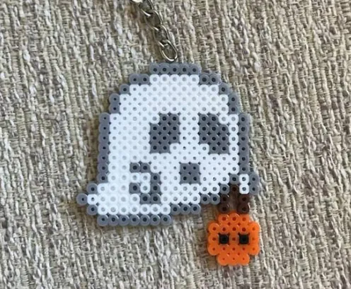 Duszki z koralików do prasowania – Duszek z torbą na Halloween