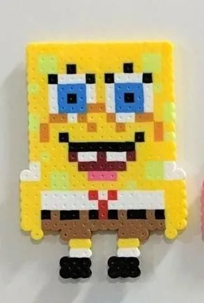 SpongeBob z koralików do prasowania – inspiracja 1
